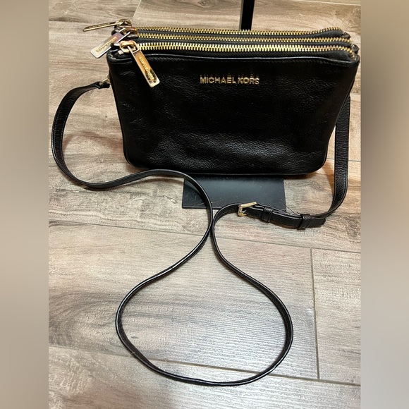 Michael Kors Bedford Triple Gusset Sling Crossbody bag in color Black - Picture 2 of 7